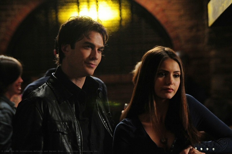 Damon et Elena regardent Lexi et Stefan s'amuser
