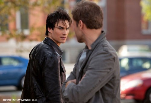 Discussion houleuse entre Damon et Alaric