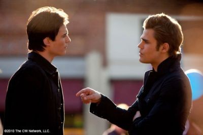 Damon et Stefan se disputent