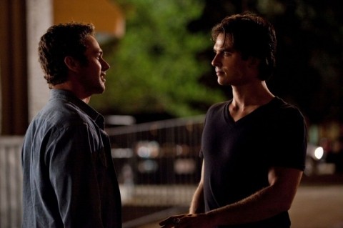 Discussion entre le vampire Damon et le loup garou de Mason