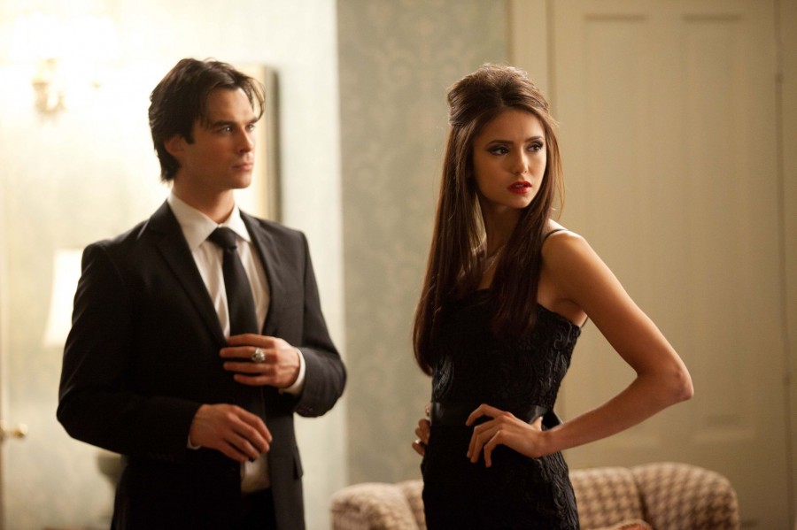 Damon regarde Katherine 