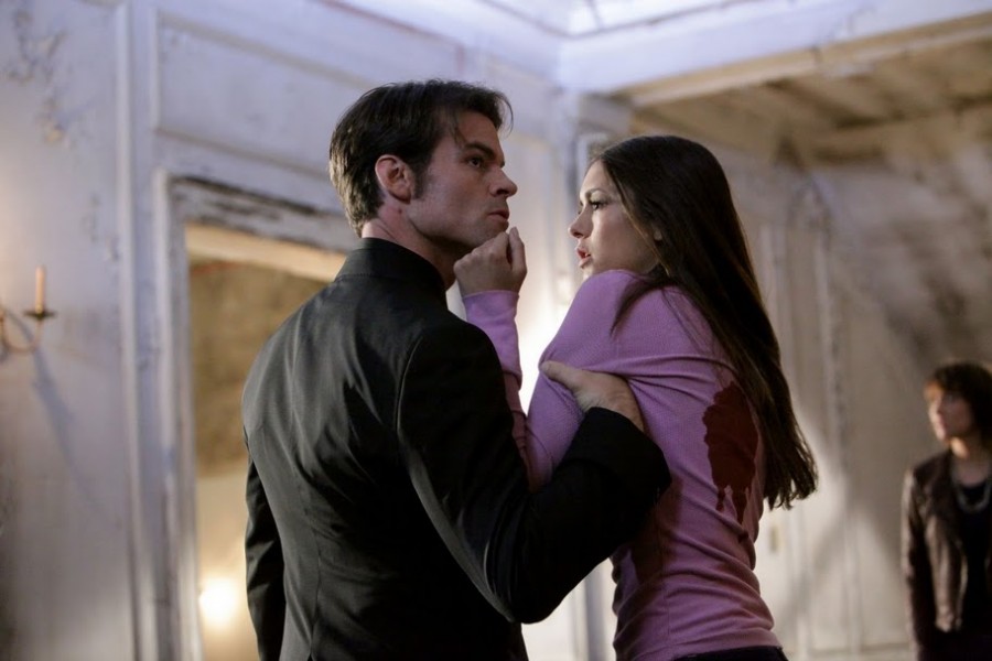 Elijah menace Elena