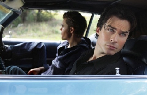 Stefan et Damon dans la voiture
